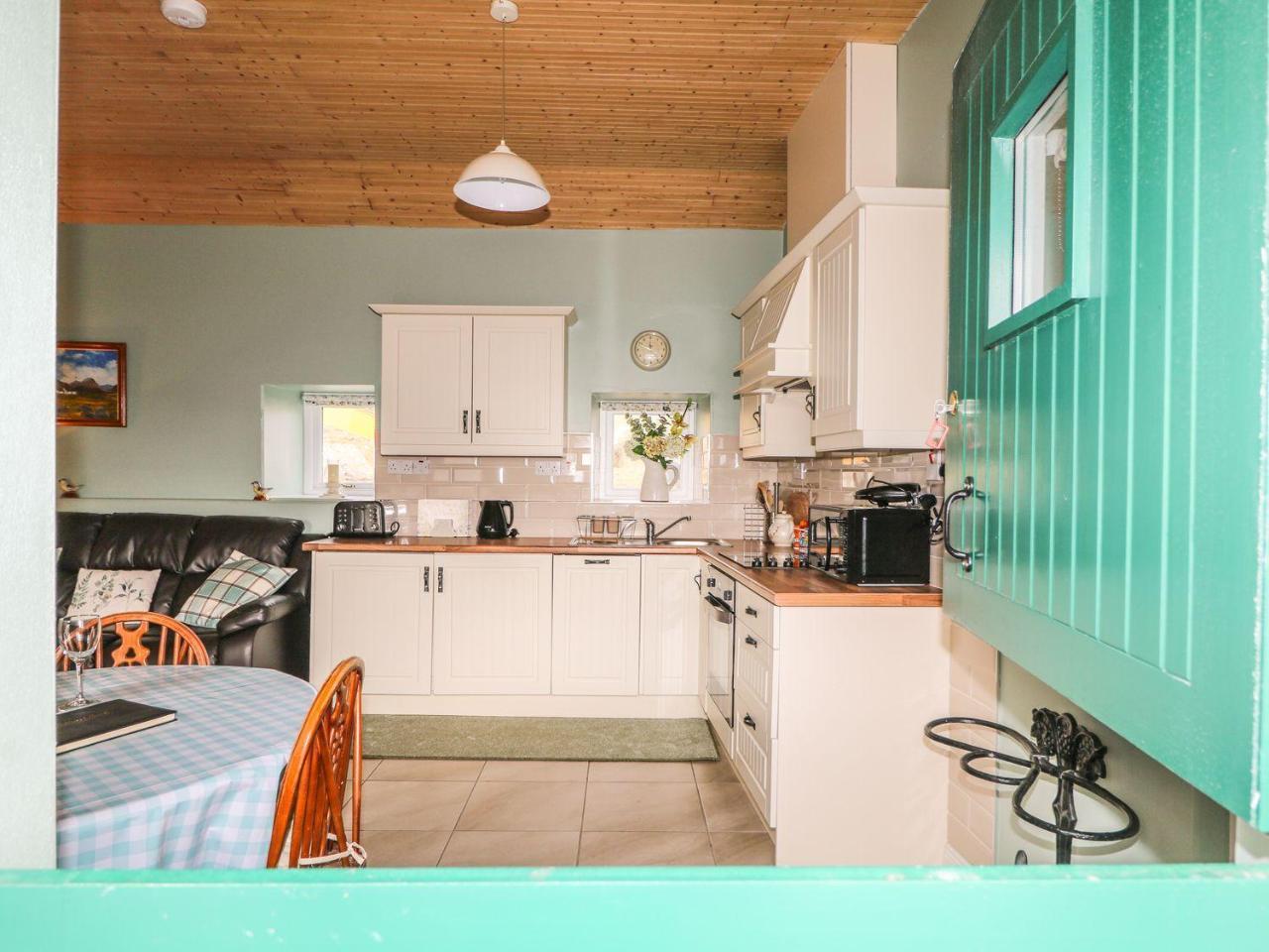 Pat White'S Cottage ロスターバー エクステリア 写真